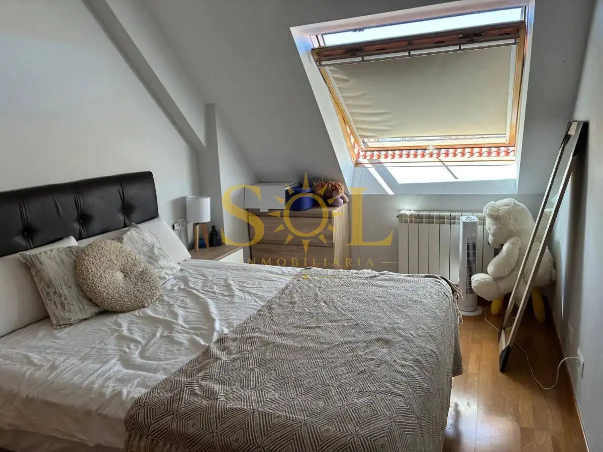 Schlafzimmer von Dachboden zum Verkauf in León Capital  mit Heizung, Parkett und Möbliert