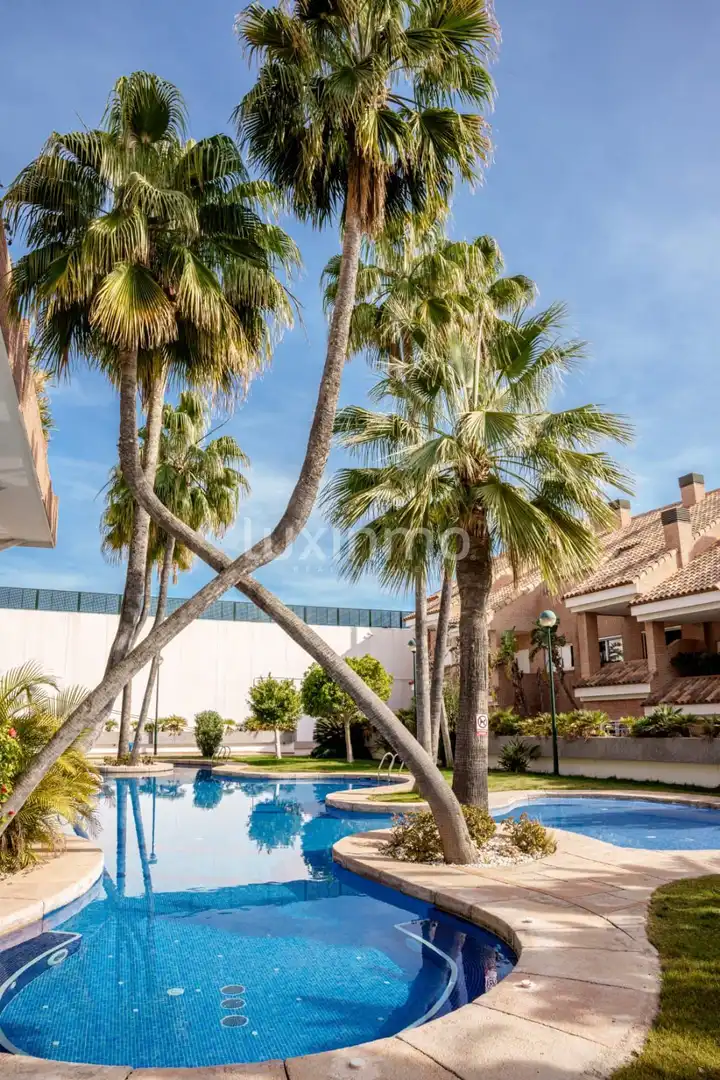 Außenansicht von Country house zum Verkauf in Alicante / Alacant mit Klimaanlage, Heizung und Privatgarten