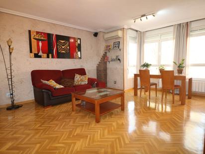 Sala d'estar de Pis en venda en Getafe amb Aire condicionat, Calefacció i Parquet
