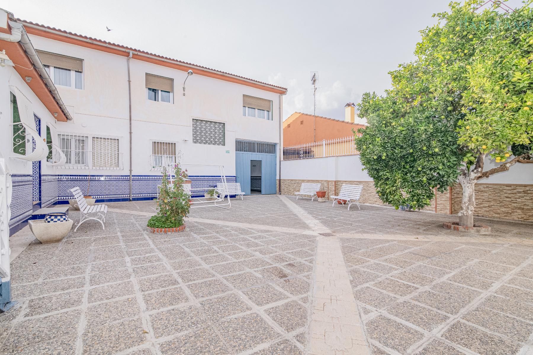 Vista exterior de Casa o xalet en venda en Vegas del Genil amb Aire condicionat, Calefacció i Terrassa