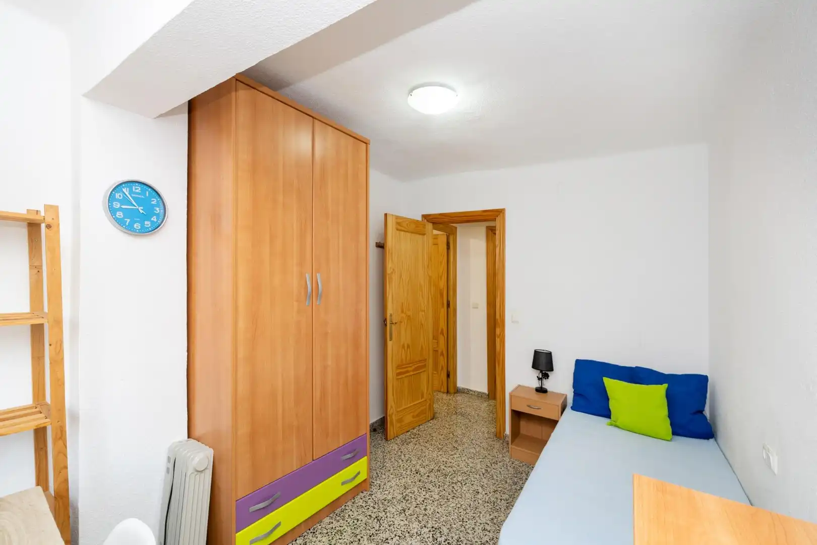 Dormitori de Pis en venda en Granada amb Terrassa, Moblat i Balcó