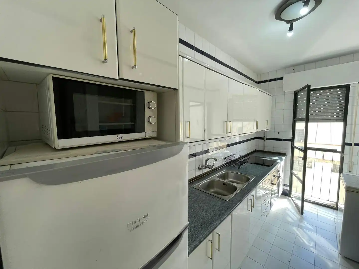 Cocina de Piso para compartir en Sevilla con Amueblado y Lavadora