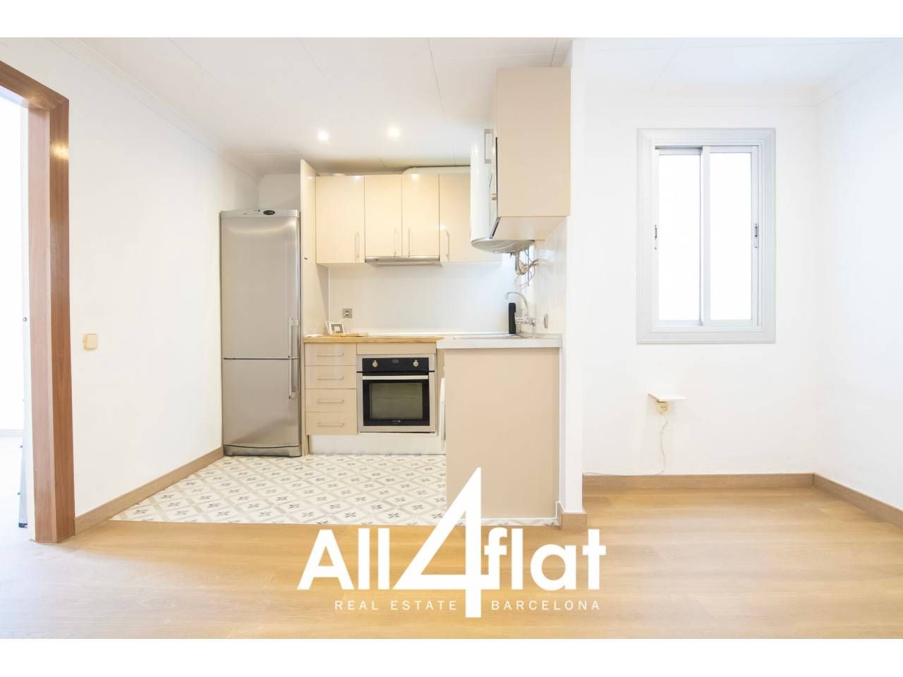 Cuina de Pis de lloguer en L'Hospitalet de Llobregat amb Aire condicionat, Parquet i Moblat