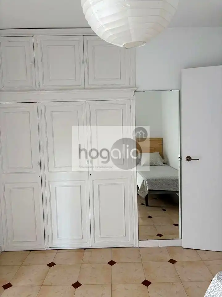Bedroom of Flat for rent in Sevilla  with Air Conditioner, Furnished and Balcony