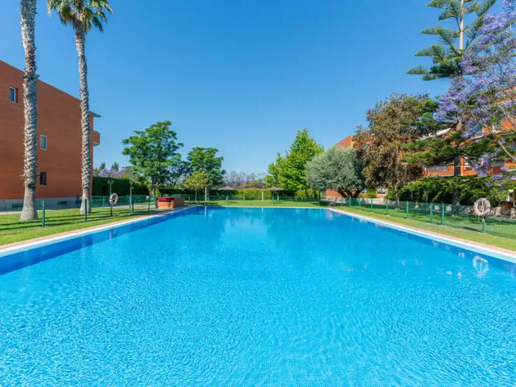 Piscina de Apartament en venda en Alicante / Alacant amb Aire condicionat i Internet