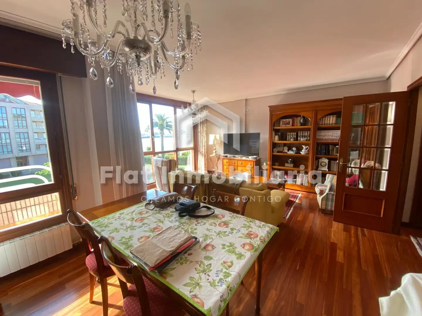 Sala de estar de Piso en venta en Castro-Urdiales con Calefacción, Parquet y Terraza