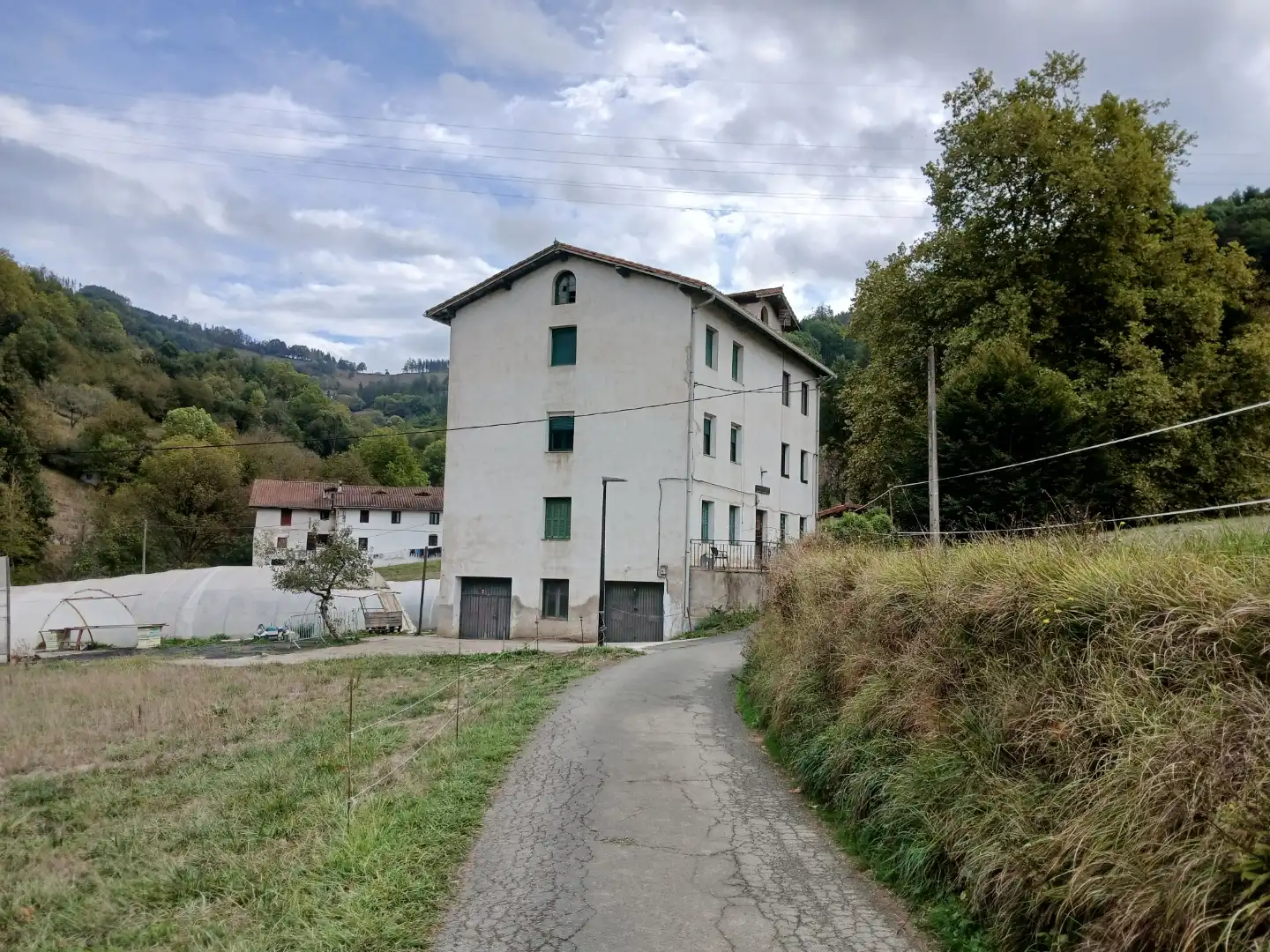 Vista exterior de Pis en venda en Arama amb Terrassa