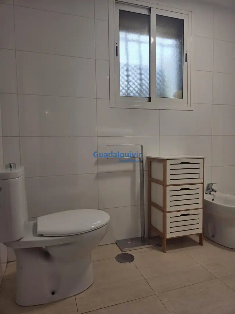 Bathroom of Flat for rent in Sevilla  with Air Conditioner and Terrace