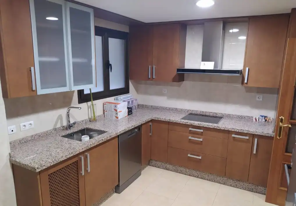 Cocina de Piso para compartir en Granada con Aire acondicionado, Amueblado y Horno