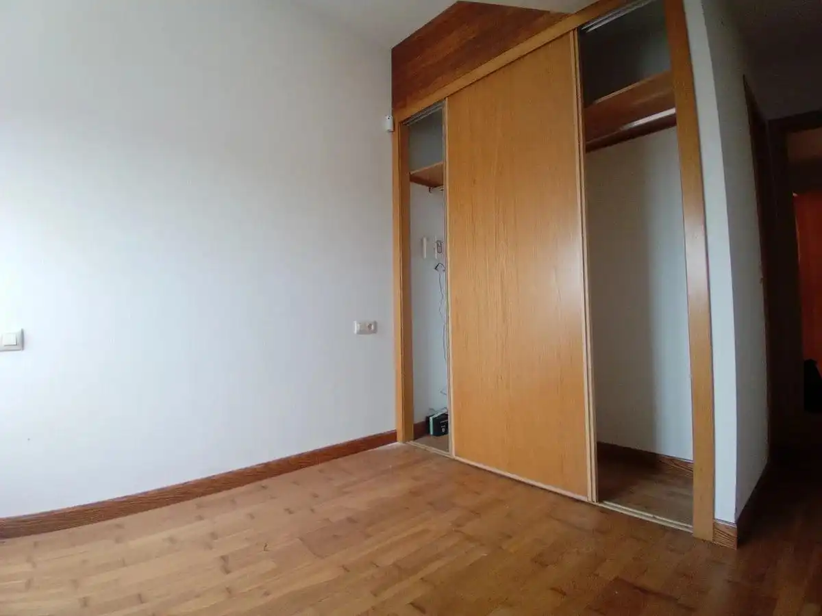 Habitación de Ático en venta en Hontanares de Eresma con Calefacción y Trastero