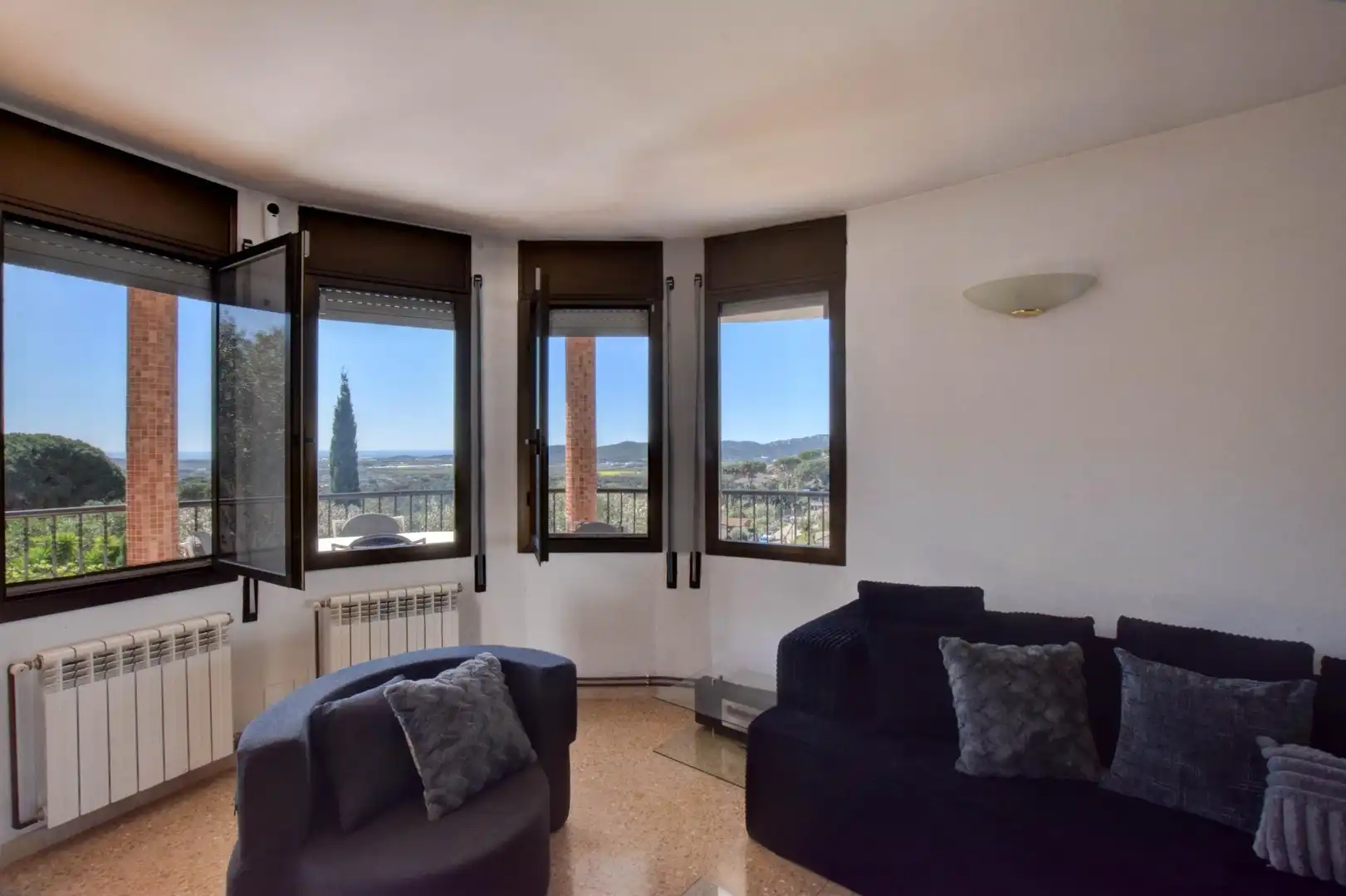 Sala d'estar de Casa o xalet en venda en Tordera amb Calefacció, Jardí privat i Terrassa