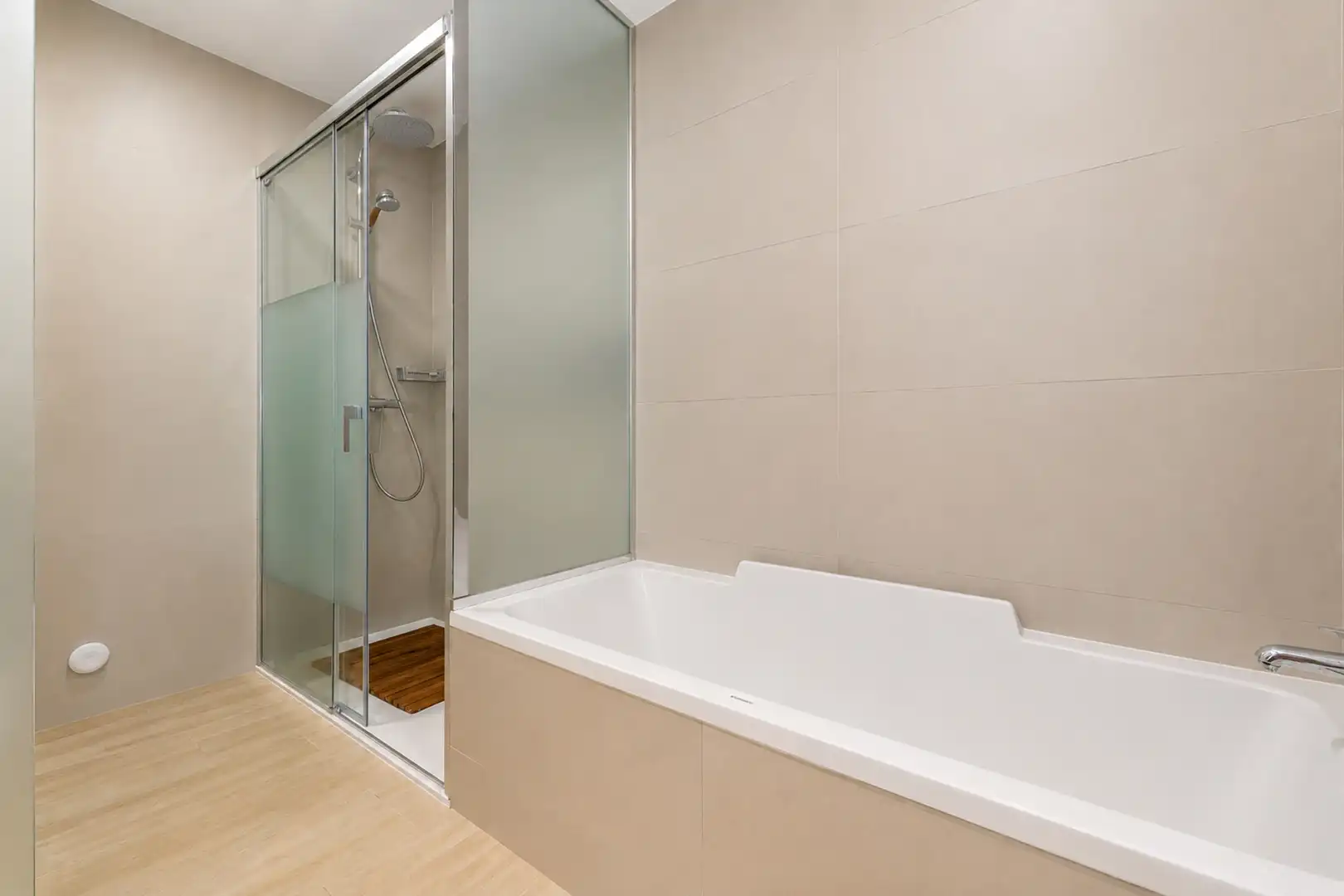 Baño de Dúplex en venta en Majadahonda con Aire acondicionado, Calefacción y Jardín privado