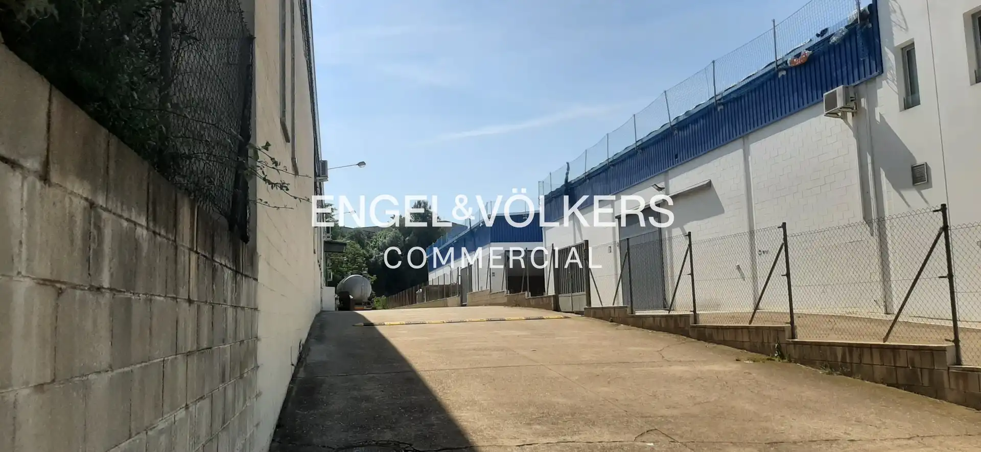 Exterior view of Industrial buildings for rent in Barberà del Vallès