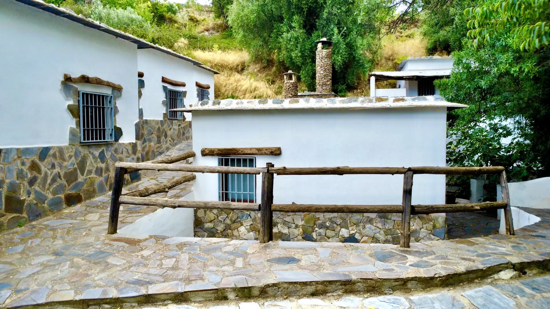 Vista exterior de Terreno en venta en Alpujarra de la Sierra