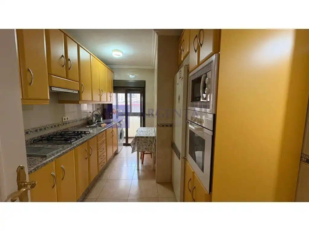 Cocina de Piso en venta en Cáceres con Aire acondicionado y Amueblado