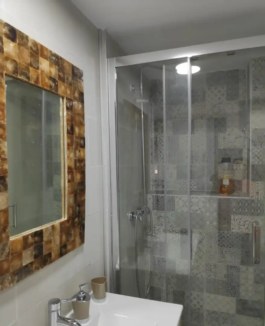 Badezimmer von Wohnung zum Verkauf in Granada mit Heizung, Terrasse und Möbliert