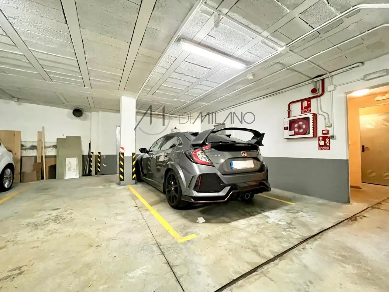 Parking de Piso en venta en Vigo  con Calefacción, Parquet y Balcón