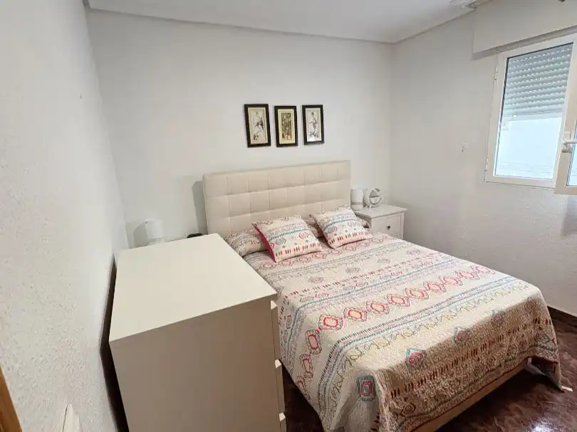 Habitación de Piso en venta en Torrevieja con Aire acondicionado, Terraza y Balcón