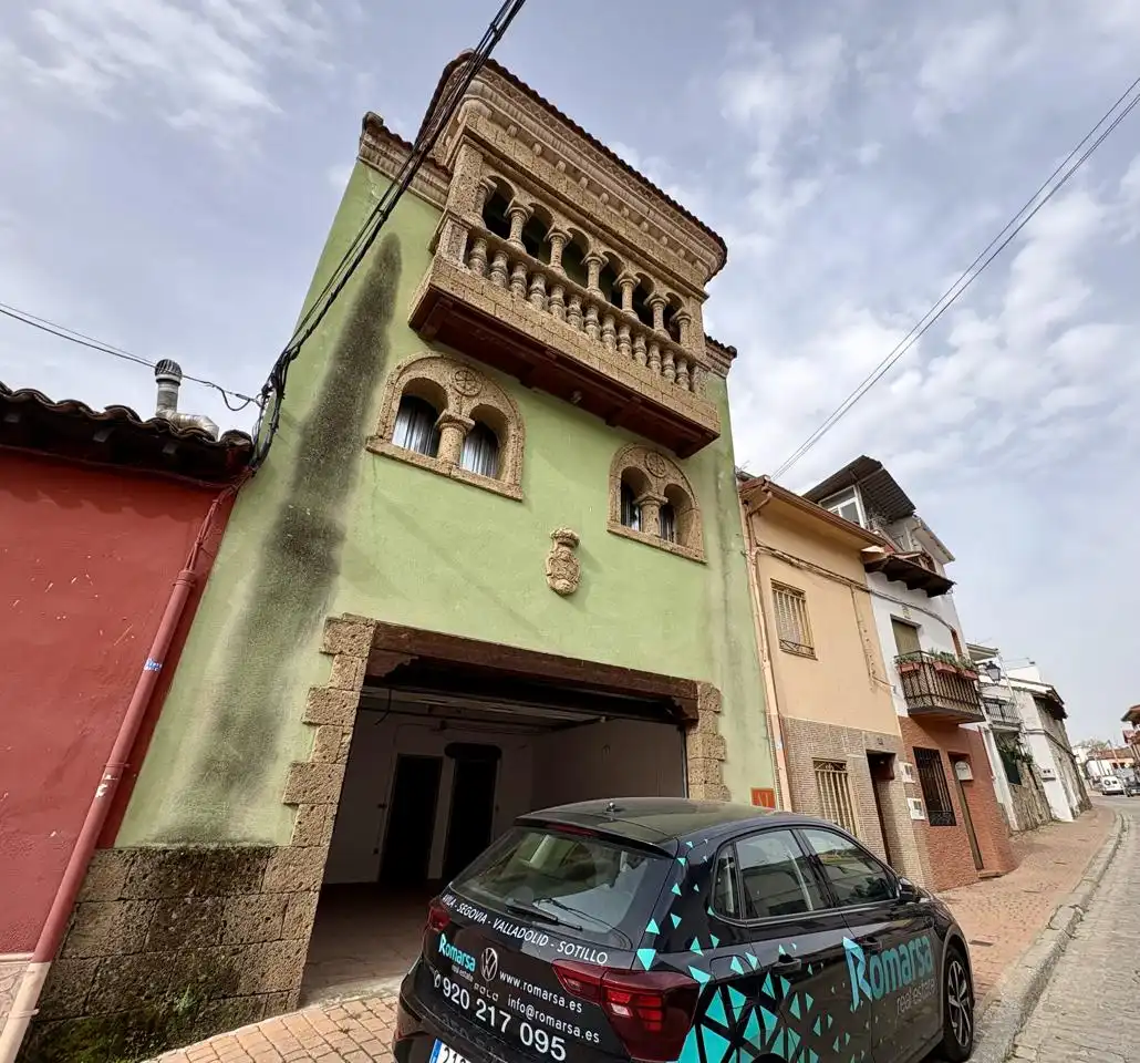 Exterior view of Houses for sale in El Tiemblo   with Terrace and Alarm
