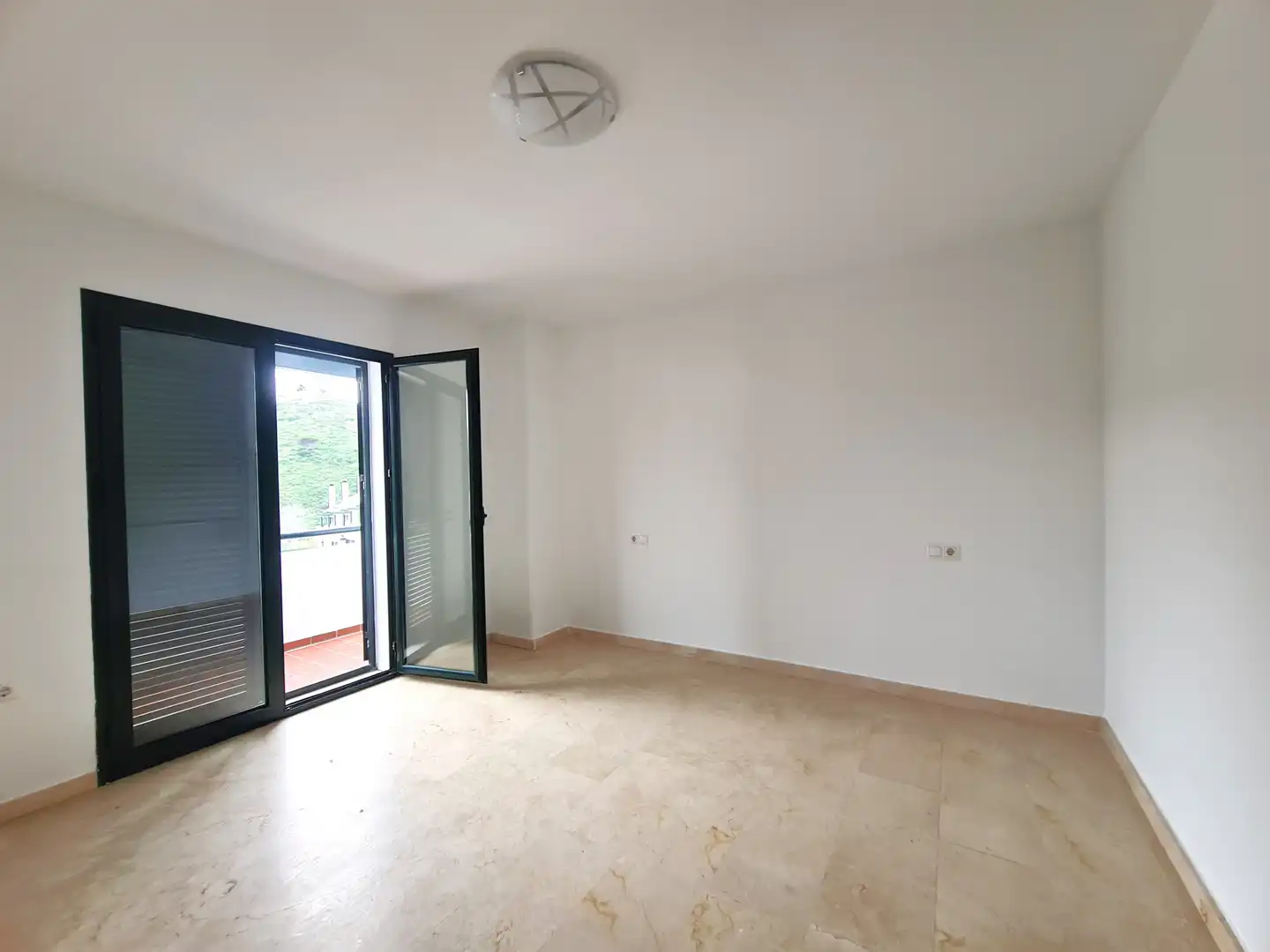 Terraza de Casa adosada en venta en Manilva con Terraza, Jacuzzi y Internet