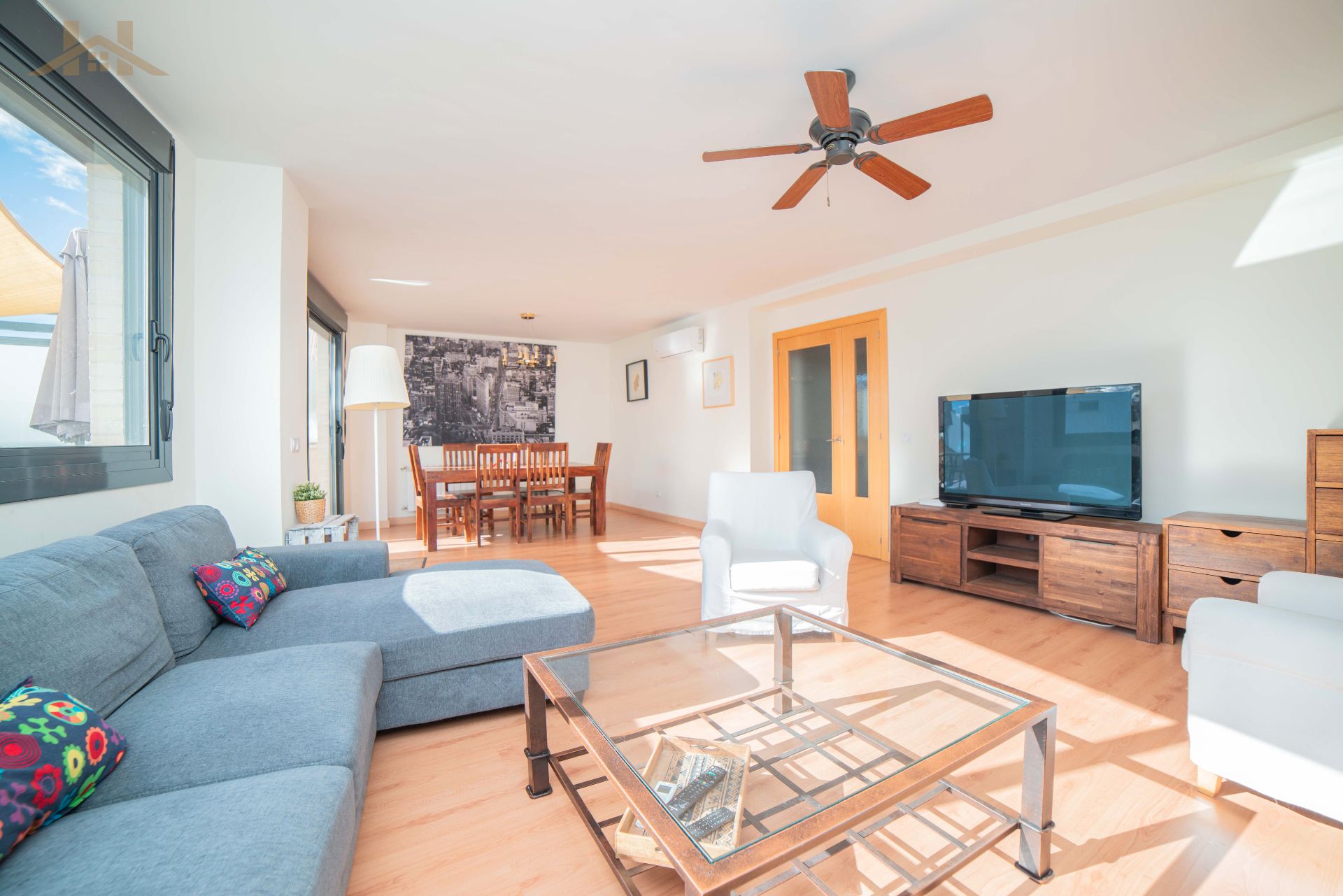 Sala d'estar de Casa adosada en venda en Arroyomolinos (Madrid) amb Aire condicionat, Calefacció i Jardí privat