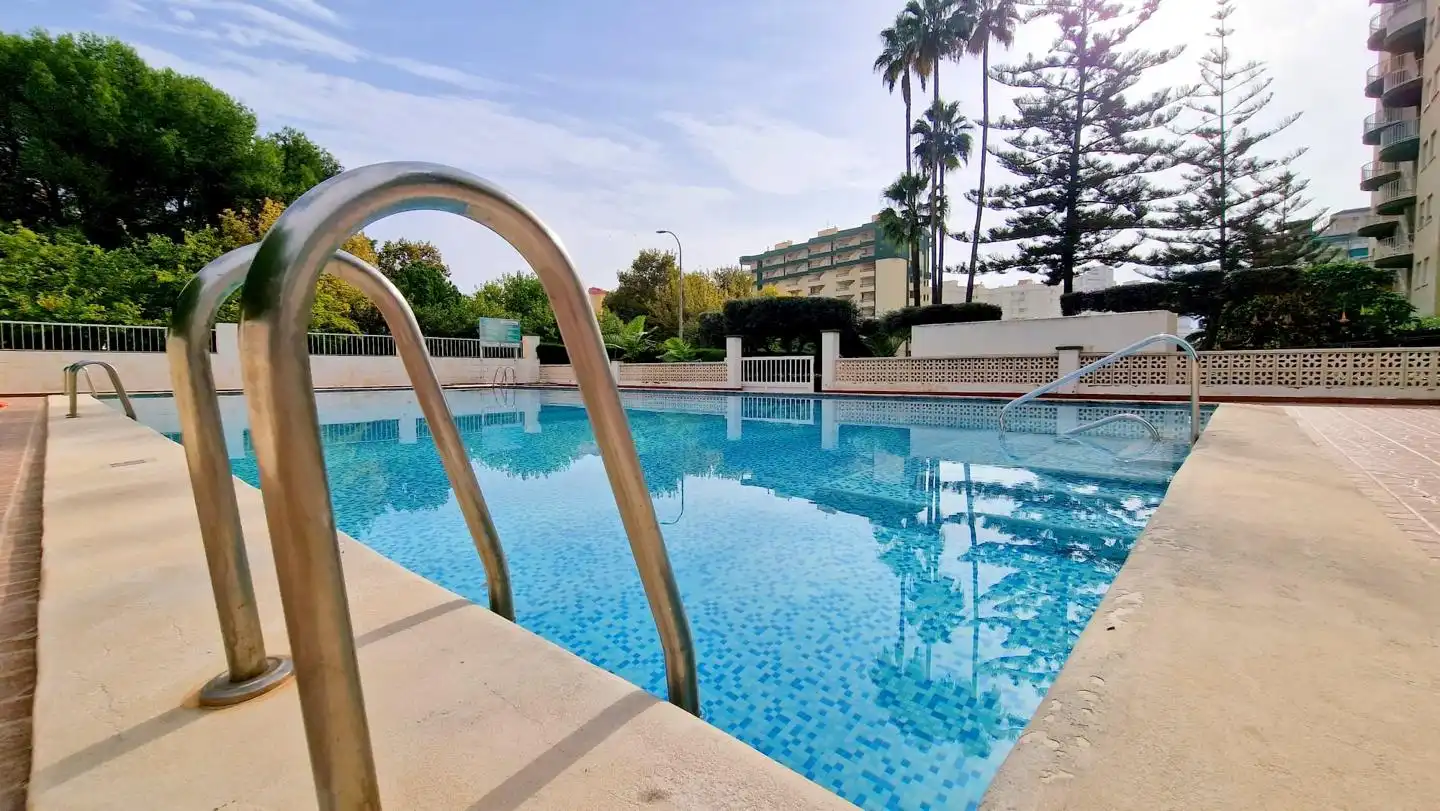 Schwimmbecken von Wohnungen zum Verkauf in Gandia mit Klimaanlage, Terrasse und Möbliert