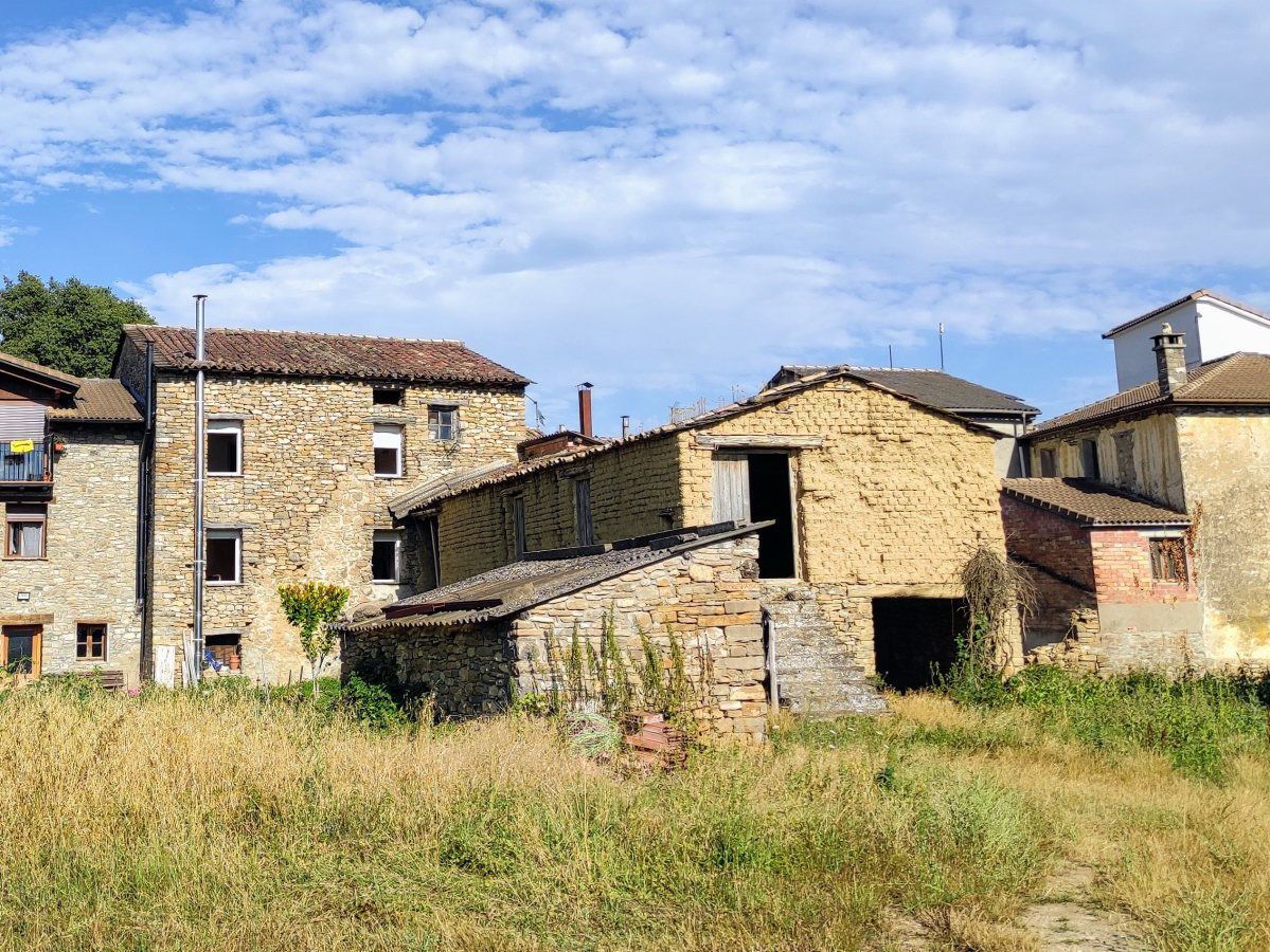 Vista exterior de Casa o xalet en venda en La Fueva amb Calefacció, Jardí privat i Terrassa