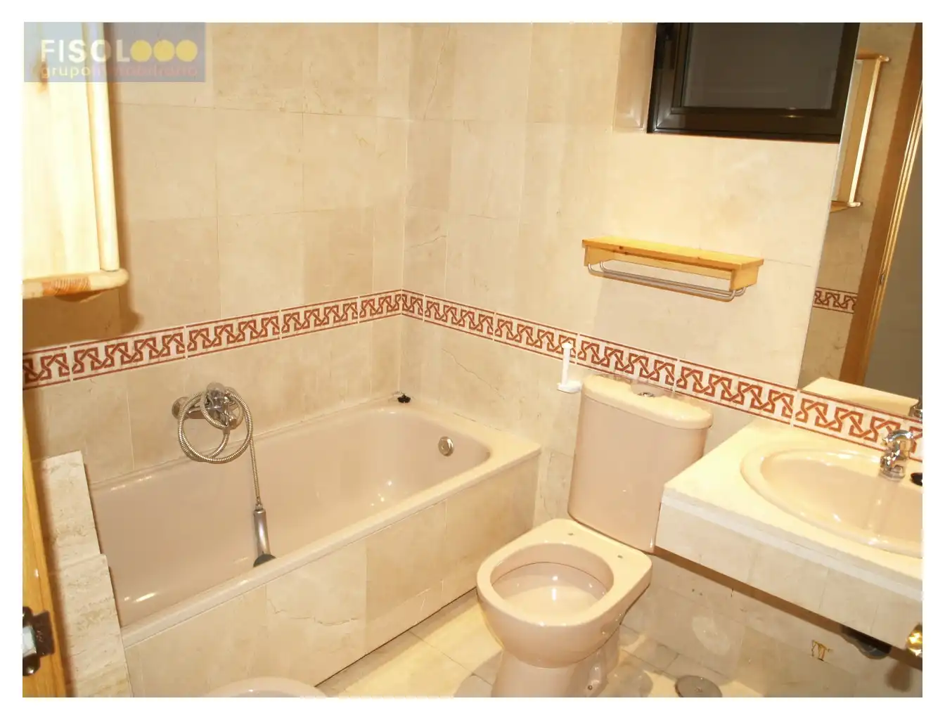 Bany de Apartament de lloguer en Pozuelo de Alarcón amb Calefacció, Parquet i Piscina comunitària