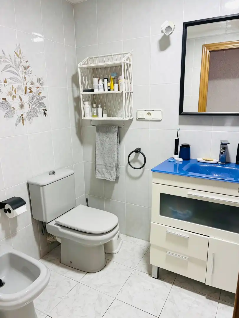 Bathroom of Flat for sale in Valencia  with Air Conditioner, Heating and Terrace
