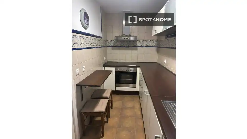 Cuina de Pis de lloguer en Córdoba amb Aire condicionat, Calefacció i Moblat