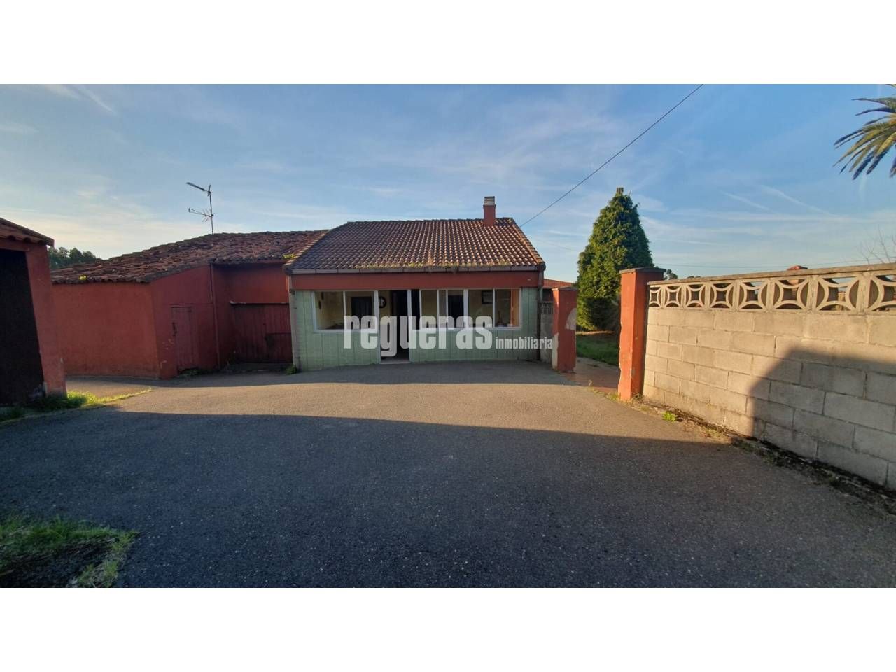 Exterior view of House or chalet for sale in Avilés  with Heating