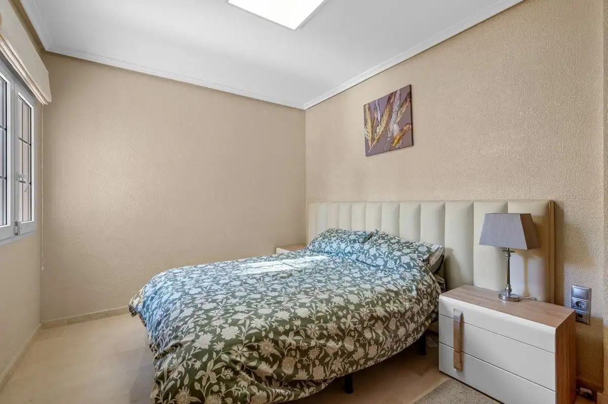 Dormitori de Apartament en venda en Orihuela amb Aire condicionat, Jardí privat i Terrassa