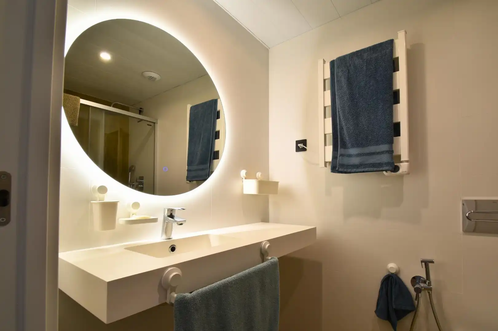 Bathroom of Flat for sale in Vilanova i la Geltrú  with Air Conditioner, Heating and Terrace