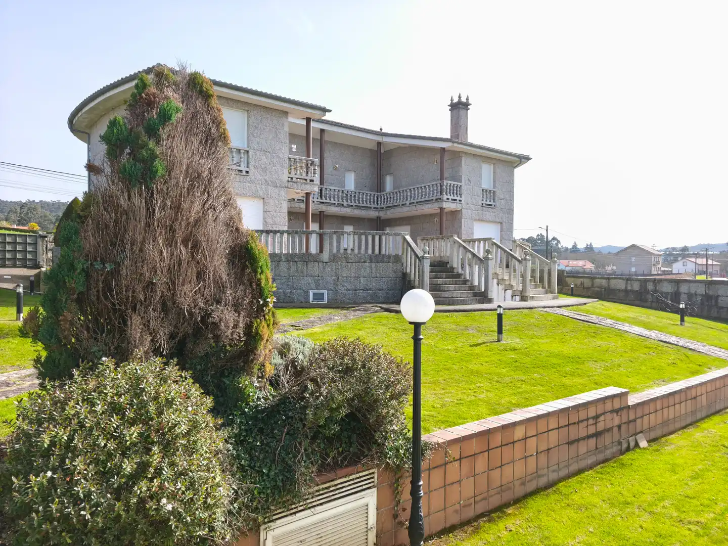 Vista exterior de Casa o xalet en venda en Santiago de Compostela  amb Calefacció, Jardí privat i Terrassa