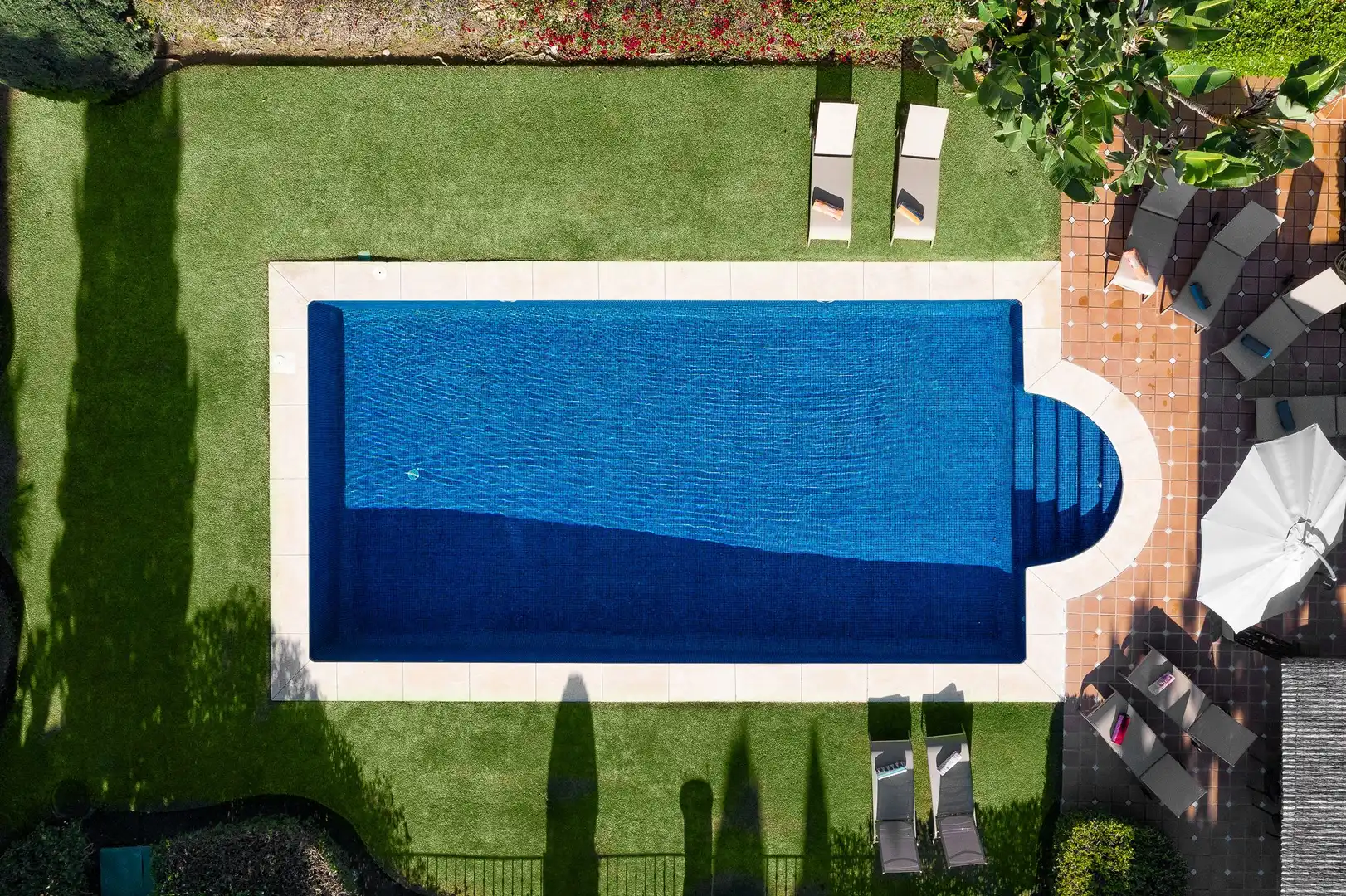 Piscina de Casa o chalet de alquiler en Estepona con Aire acondicionado, Jardín privado y Terraza