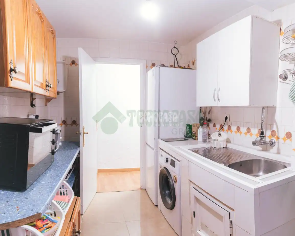Kitchen of Flat for sale in Granada