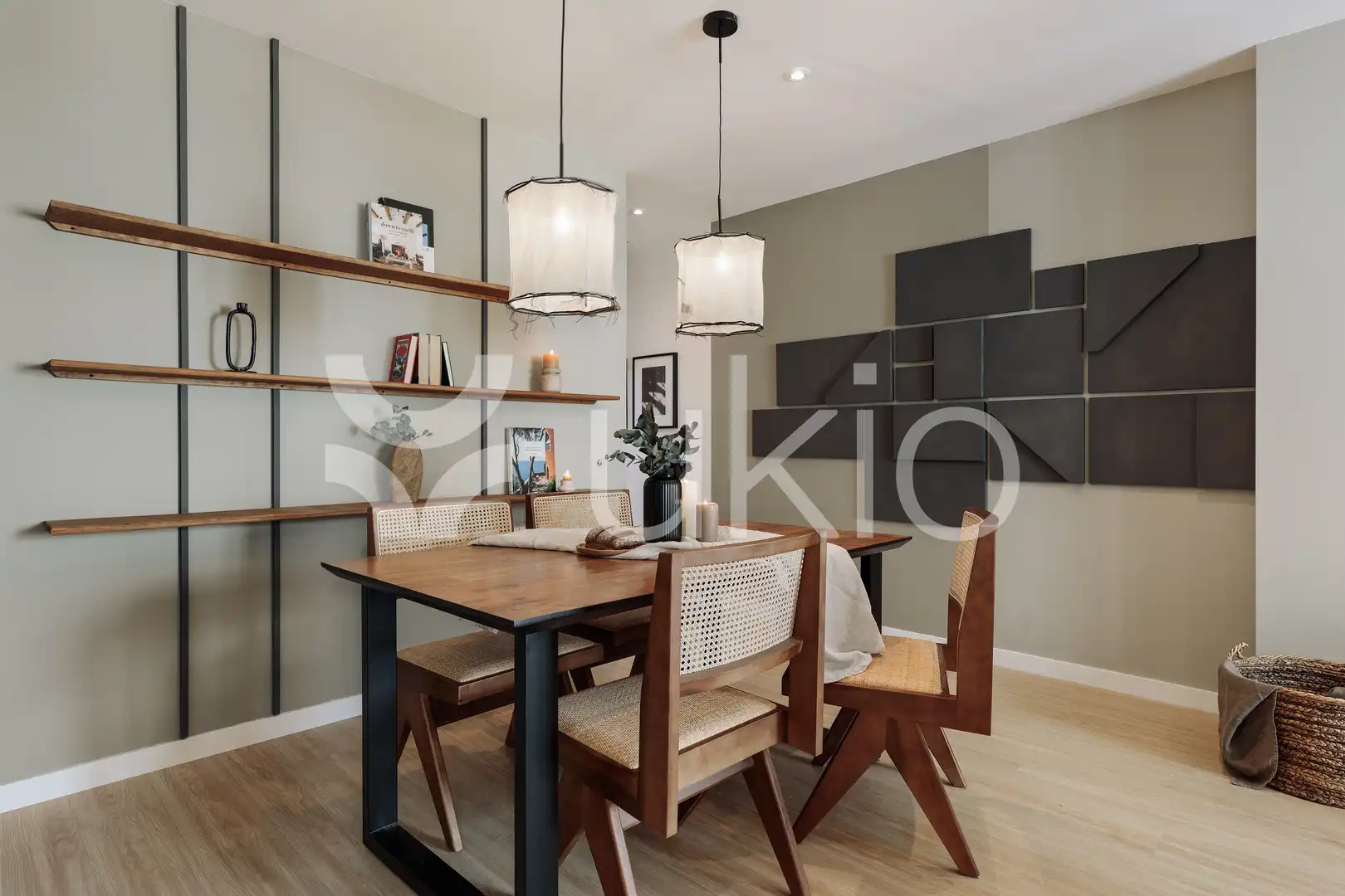 Comedor de Apartamento de alquiler en Barcelona con Aire acondicionado, Calefacción y Amueblado