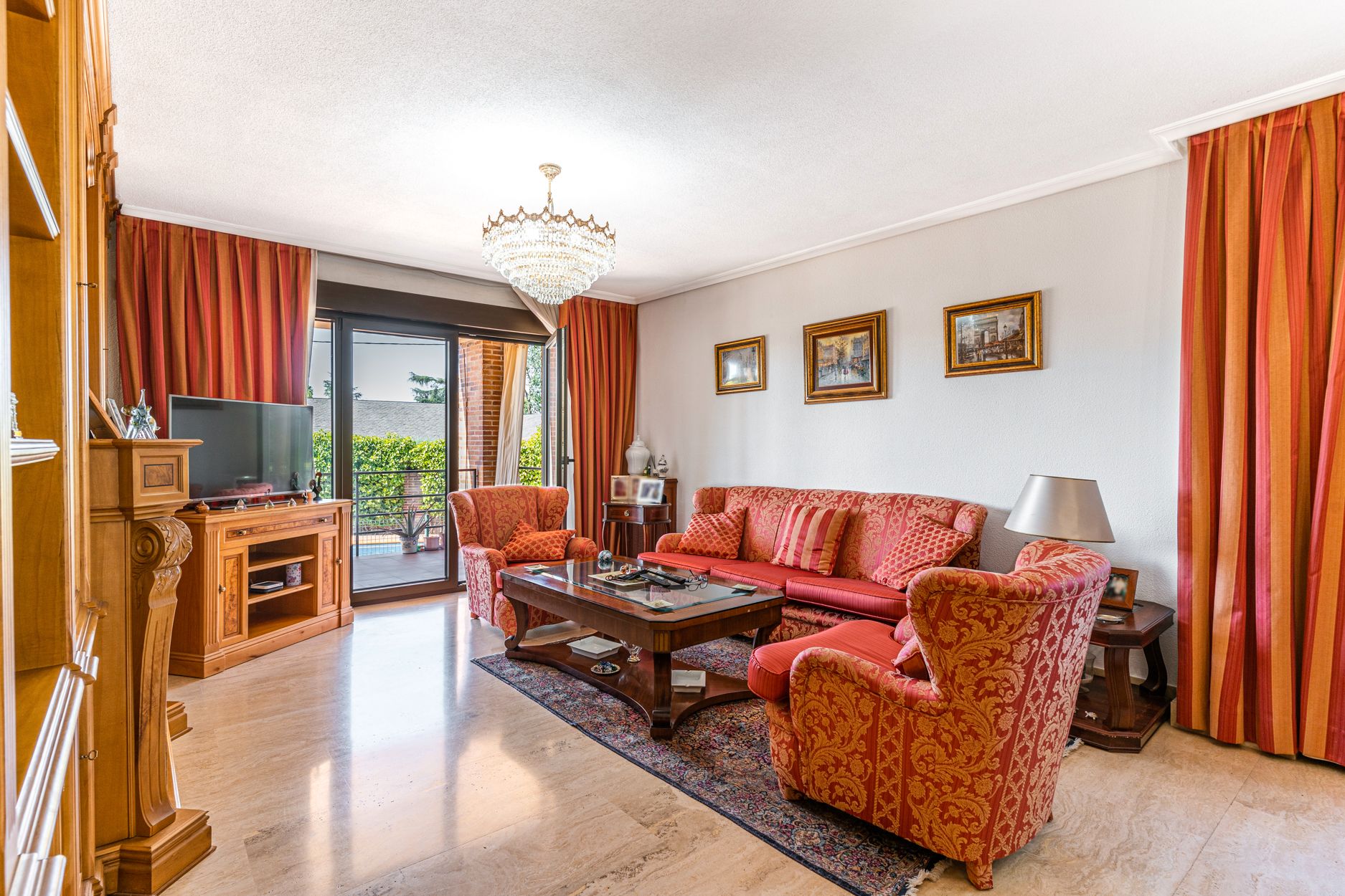 Sala d'estar de Casa o xalet en venda en Majadahonda amb Aire condicionat, Calefacció i Jardí privat