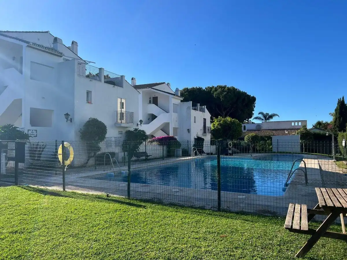 Piscina de Ático en venta en Estepona con Aire acondicionado, Calefacción y Terraza