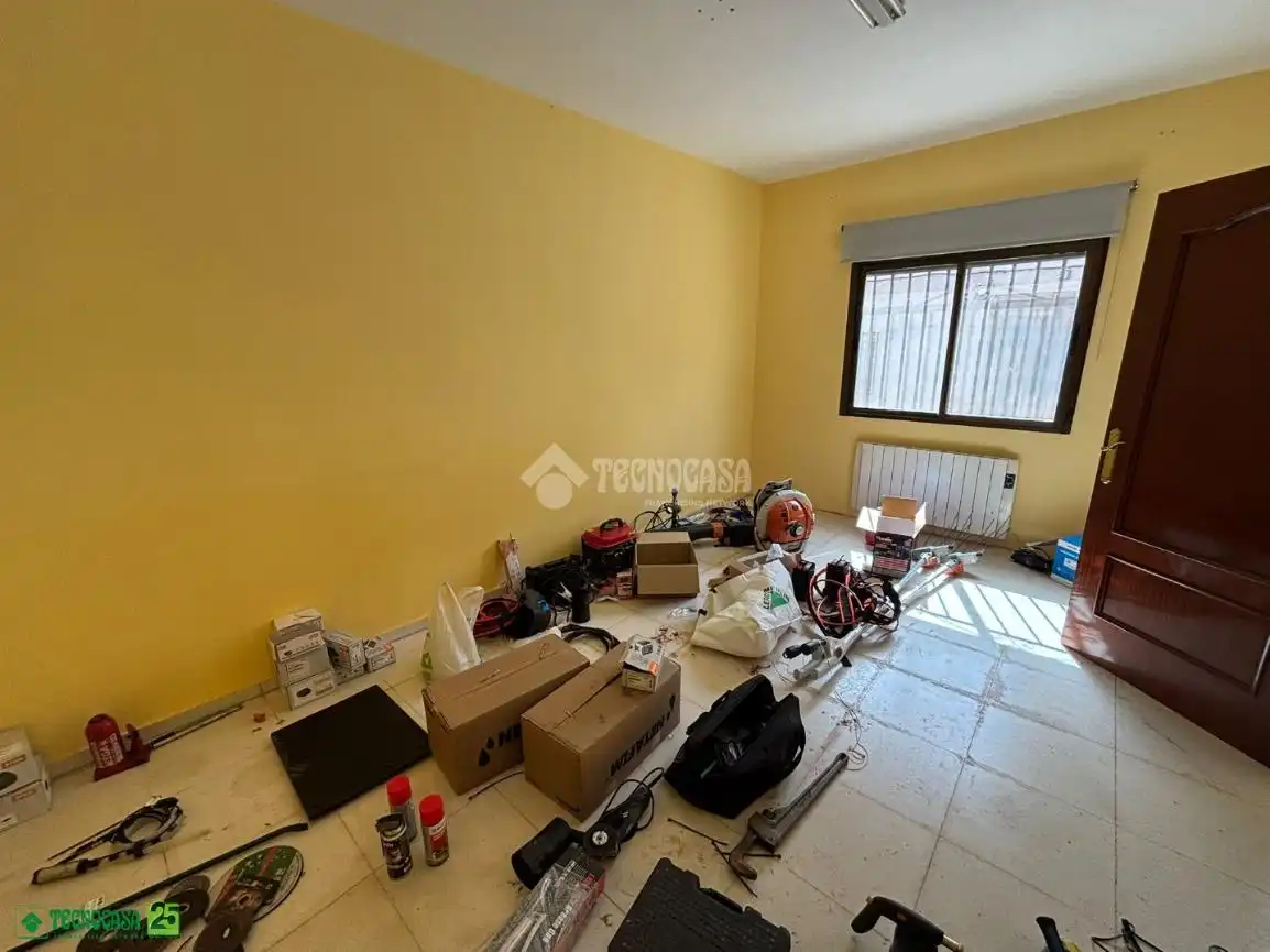 Casa adosada en venda en Granátula de Calatrava amb Aire condicionat