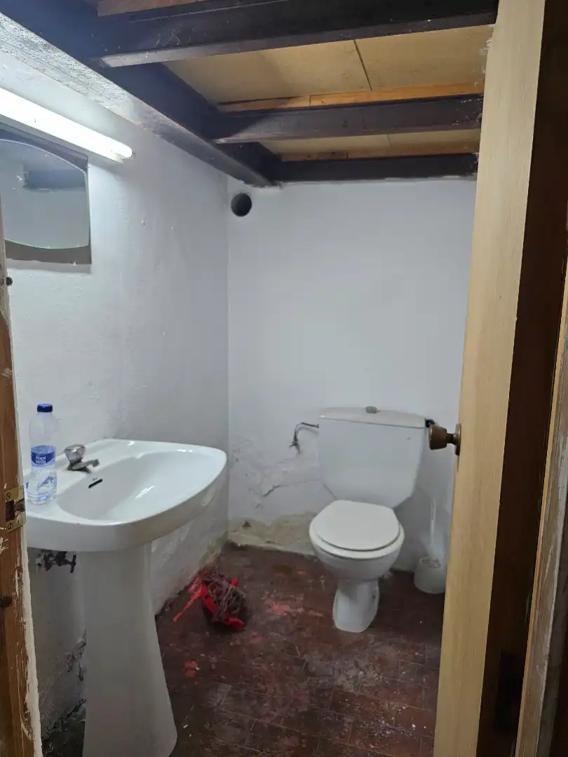 Bany de Local de lloguer en  Pamplona / Iruña