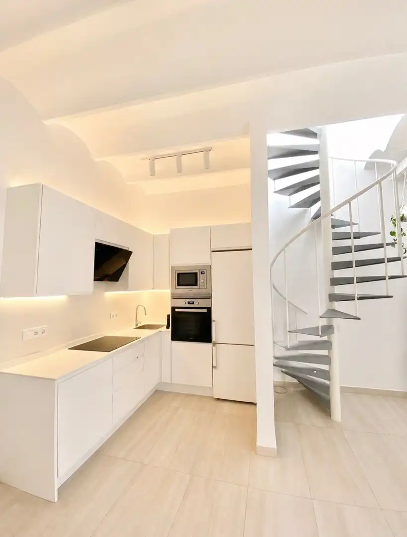 Kitchen of Duplexes for rent to own in Barcelona  with Air Conditioner, Private garden and Pets allowed