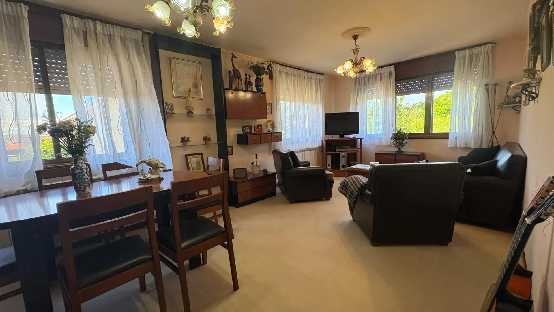 Sala d'estar de Casa o xalet en venda en Mugardos amb Calefacció