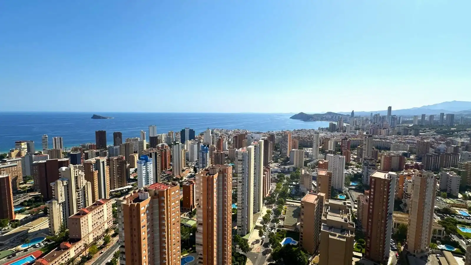Vista exterior de Àtic en venda en Benidorm amb Aire condicionat, Traster i Moblat