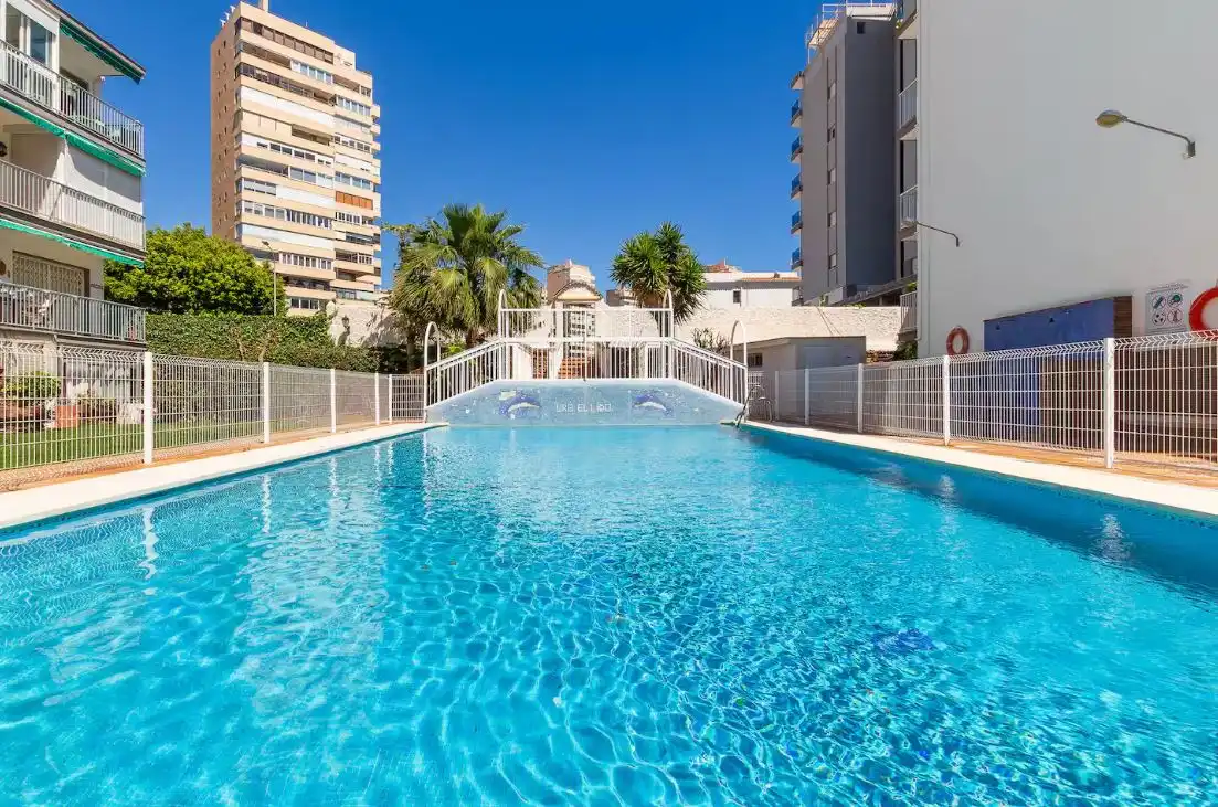 Piscina de Estudio en venta en Torremolinos con Amueblado y Piscina comunitaria