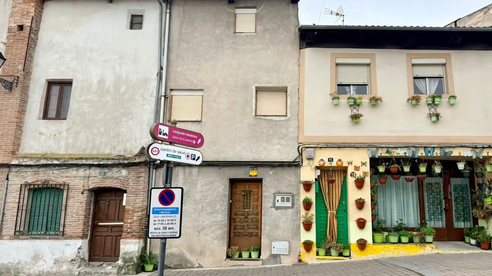 Vista exterior de Casa o xalet en venda en Cuéllar amb Traster, Moblat i Alarma