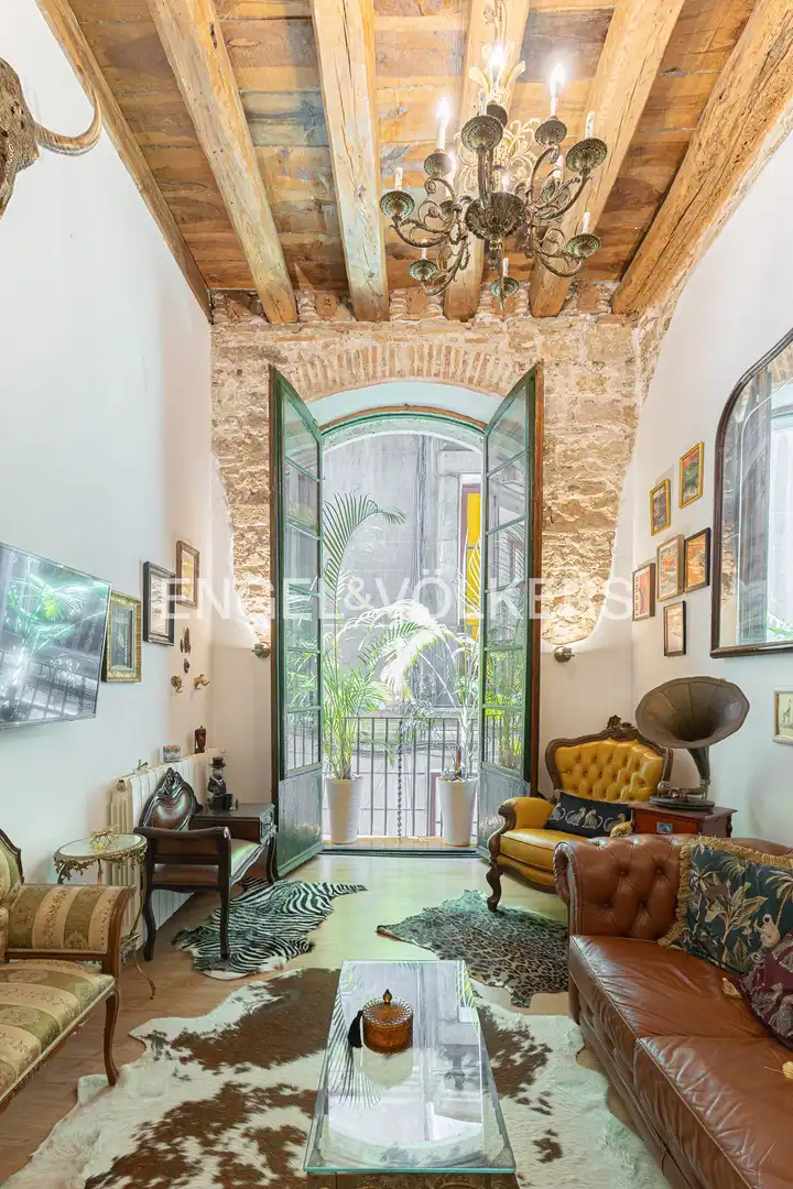 Maisonette zum Verkauf in Barcelona mit Klimaanlage, Heizung und Möbliert