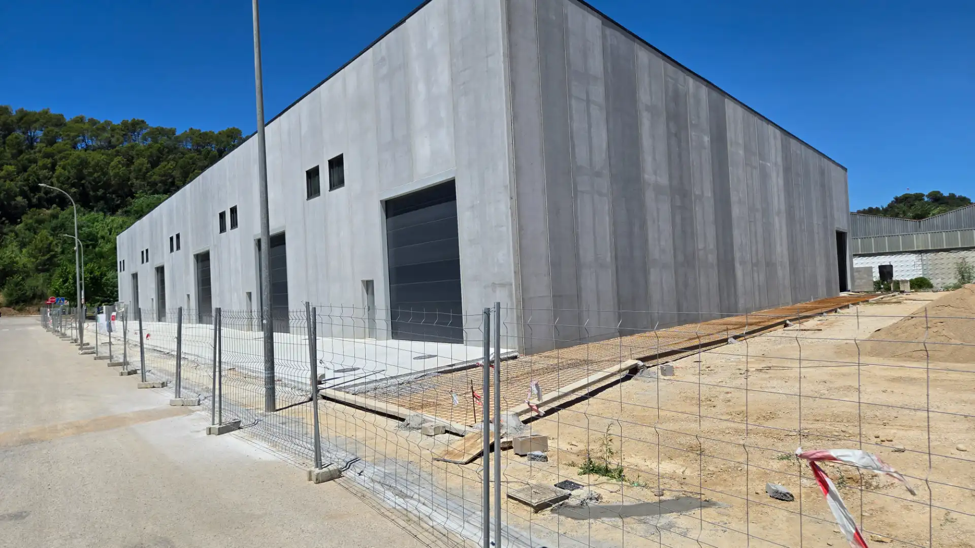 Vista exterior de Nau industrial de lloguer en Sarrià de Ter