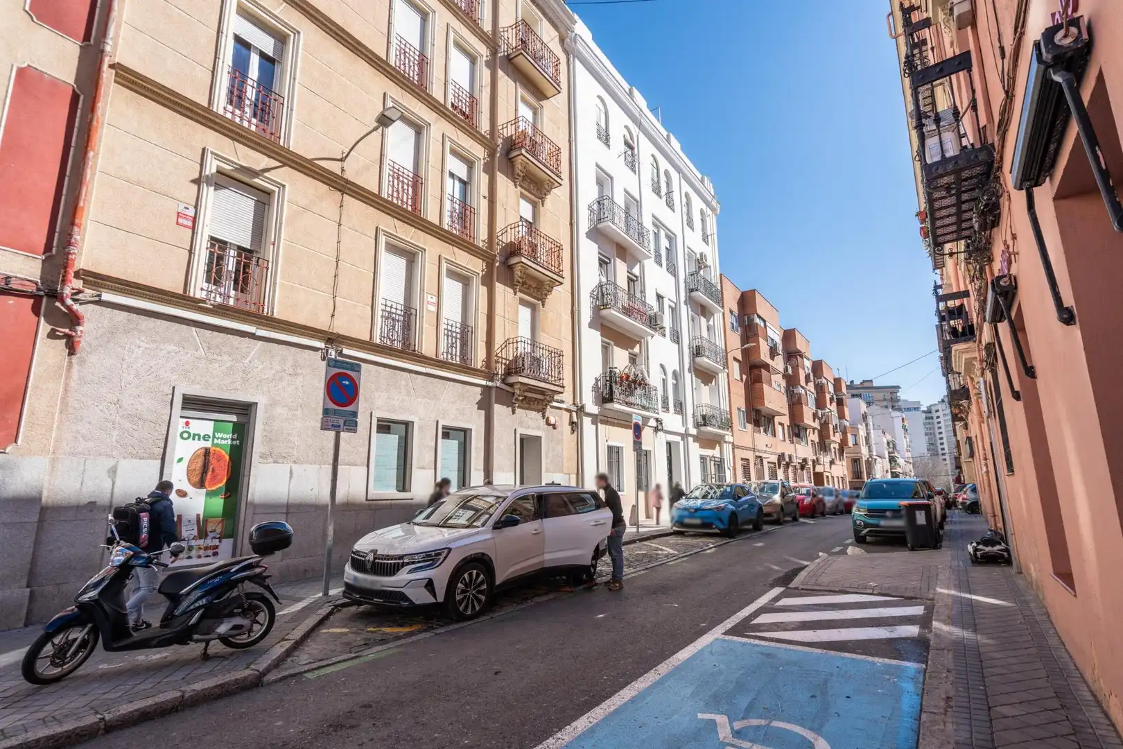 Vista exterior de Piso en venta en Madrid con Calefacción