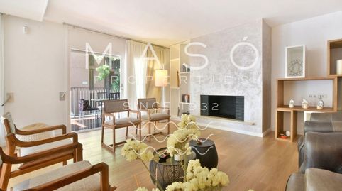 Piso señorial de 320 m² junto a Turó Park con terraza, 2 parkings, trastero y portería 24 h